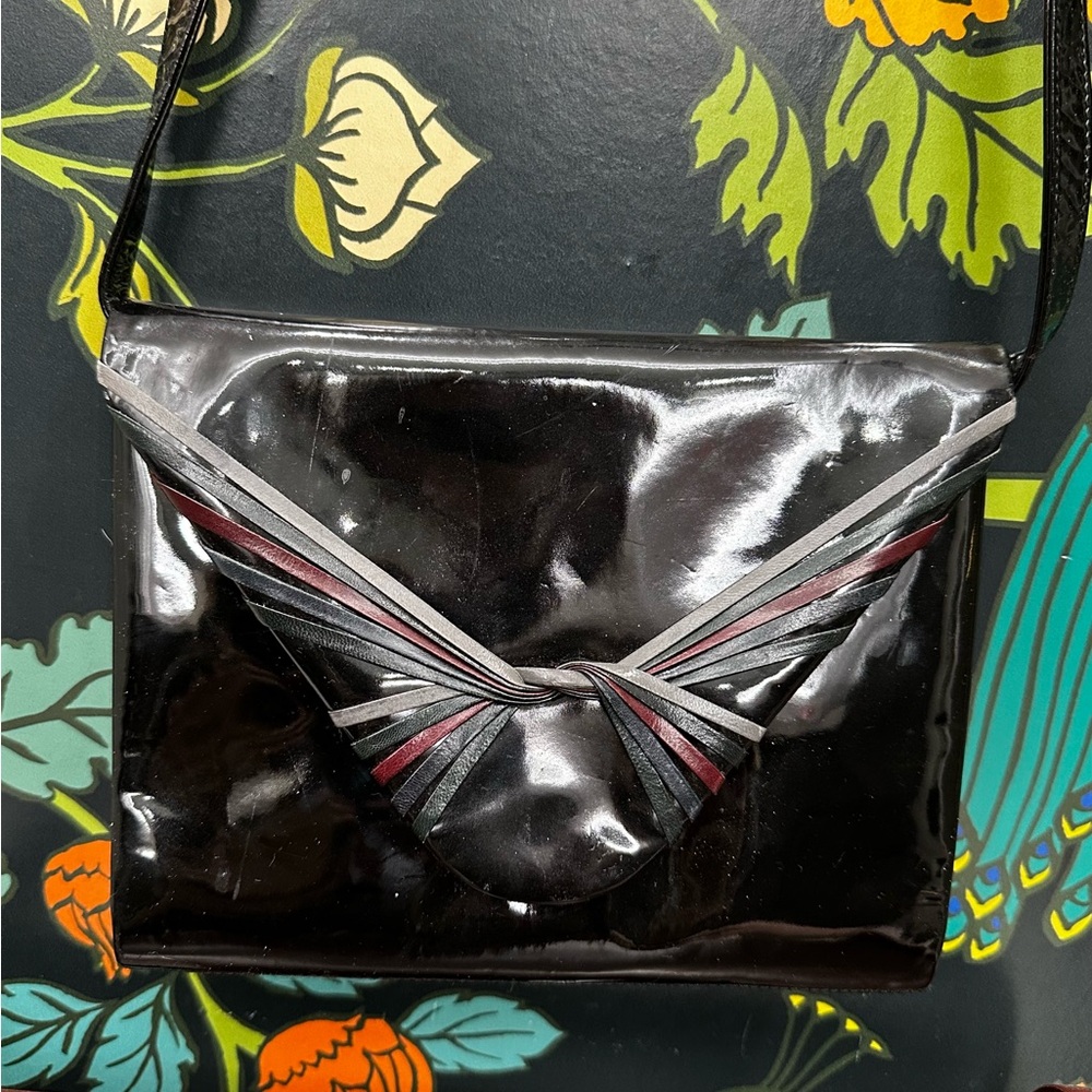 Vintage 1980s Bally Patent Leather Sculptural Bow Shoulder Bag - Picture 3 of 11